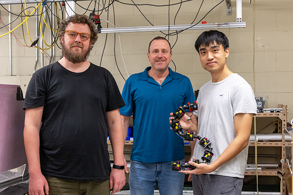 Professor Dan Goldman with student researchers in his lab at Georgia Tech