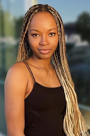 Chelsea Ekwegh Headshot