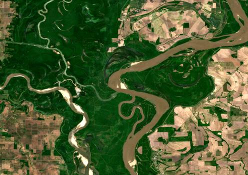 Mississippi River agricultural landscape on open data satellite image