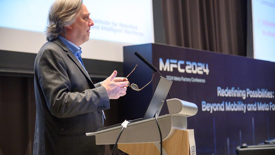 IRIM Director Seth Hutchinson at Hyundai Meta Factory Conference Delivering Keynote