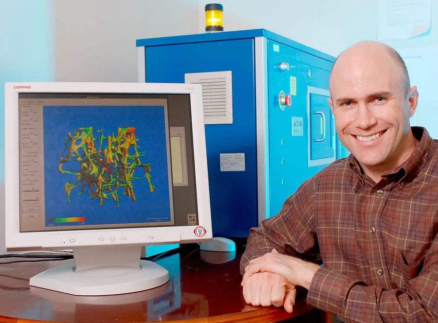 Professor and IBB Director Robert Guldberg