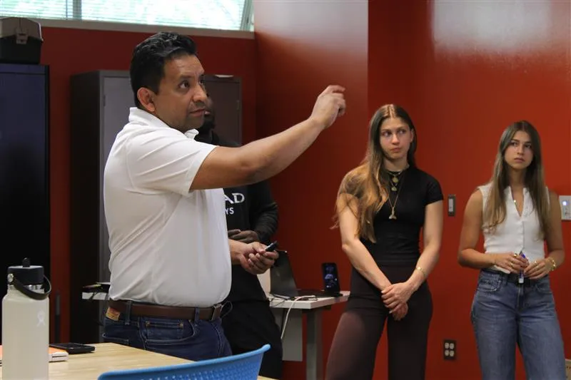 Omar Garcia gives a lecture in Startup Lab