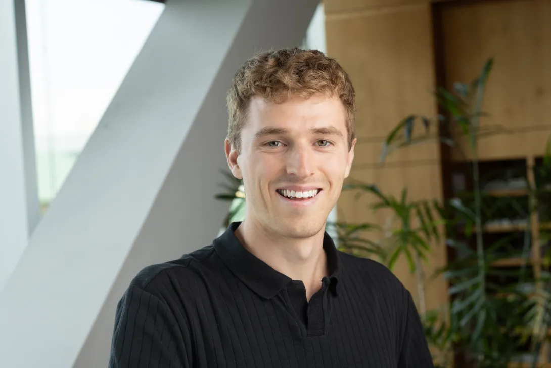 Josiah Kratz works at the intersection of physics and AI/ML.