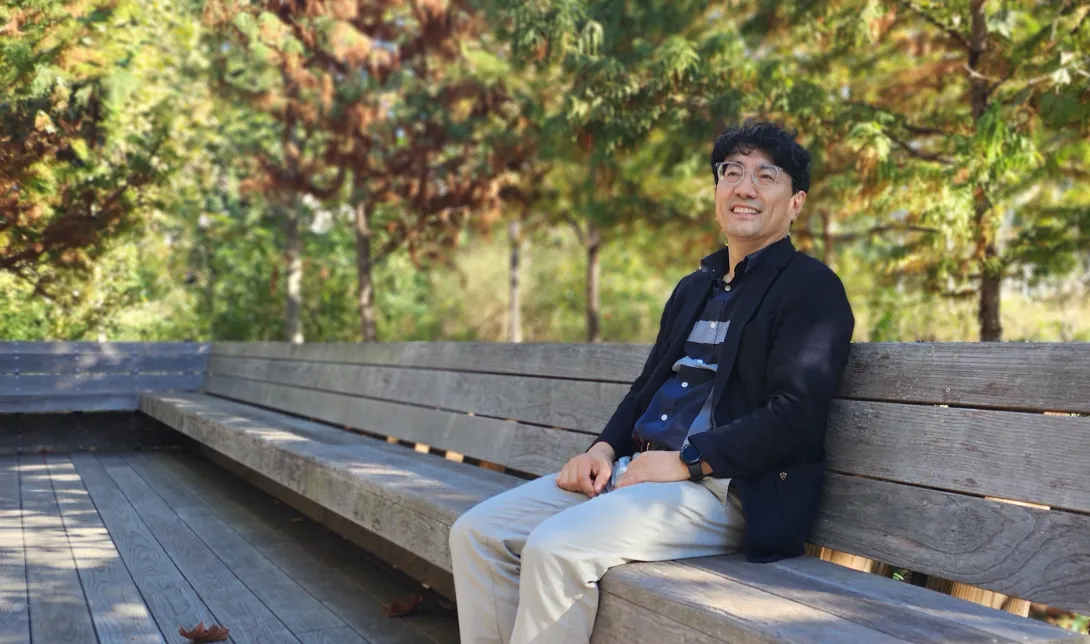 Sanghyun Jang enjoying the EccoCommons at Georgia Tech.