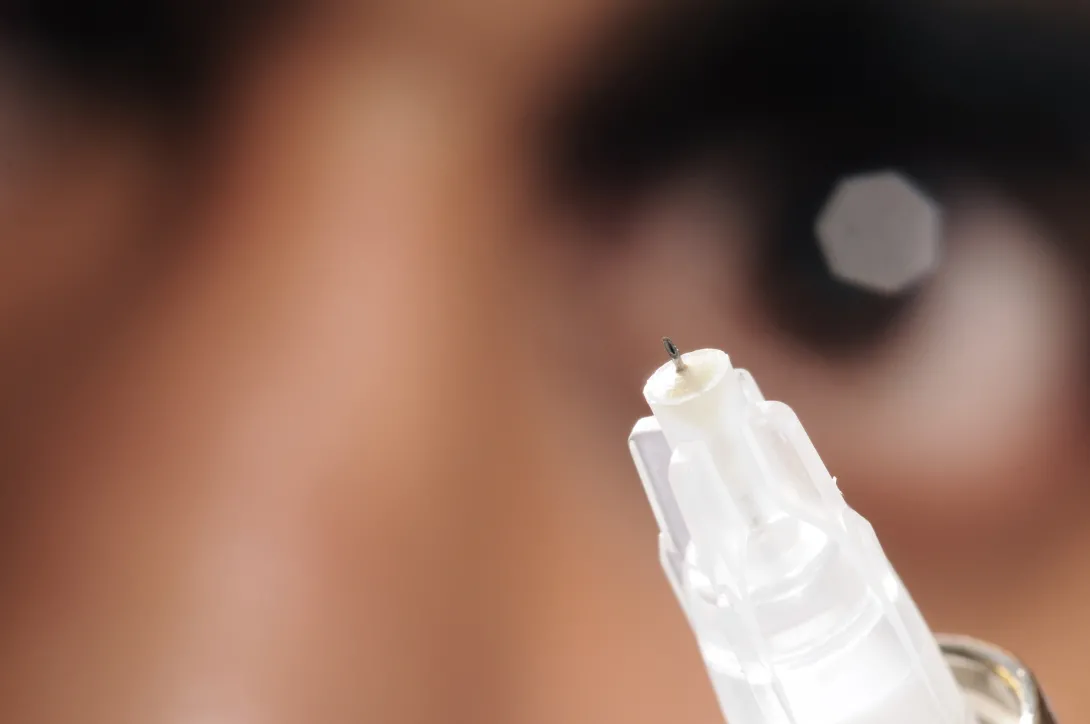 Microneedle and eye